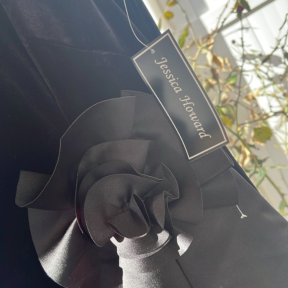 Jessica Howard - Women's Rosette Waterfall-Ruffle Gown Missy Size 6 - Picture 11 of 16